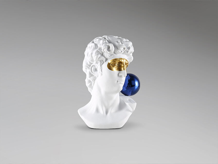 Figura decorativa busto David blanco, oro y azul