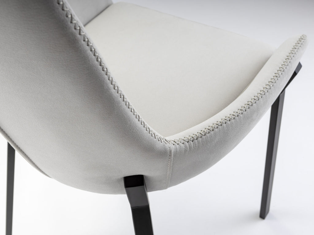 Silla Diane blanco con pespunte gris