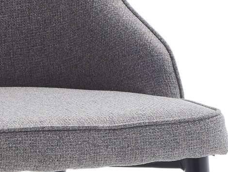Silla tapizada Izaba en tela Barrel easy clean con ribete