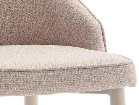 Silla tapizada Izaba en tela Barrel easy clean con ribete