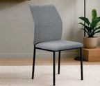 Silla tapizada Bargota en tela easy clean con patas negras